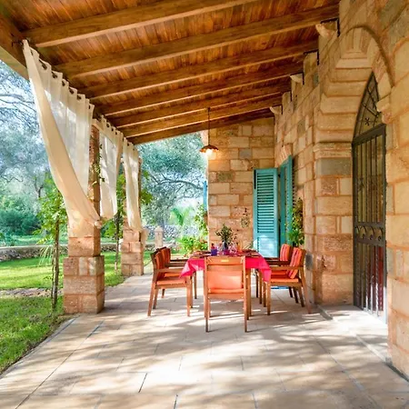 Sleeps 7 With Pool Air Con And Wifi
